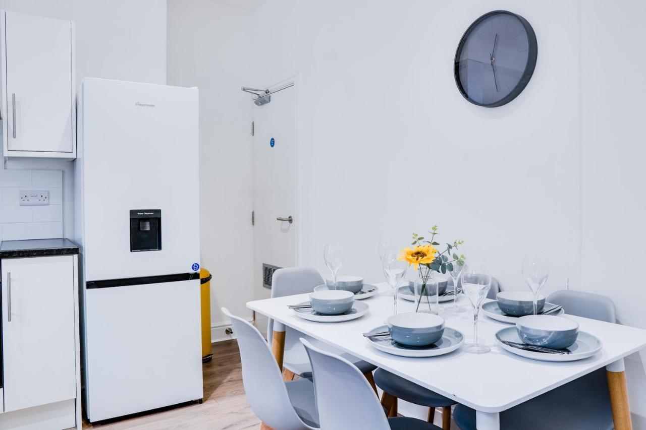 Spacious 4 Bedroom House Near Leeds Cc Beeston Hill Exterior foto